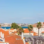 One Bedroom Apartment In Historic Center Of Cascais, Walking Distance To The Beach アパート カスカイス