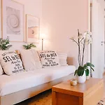 One Bedroom Apartment In Historic Center Of Cascais, Walking Distance To The Beach Апартаменты