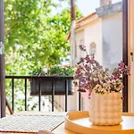 Апартаменты One Bedroom Apartment In Historic Center Of Cascais, Walking Distance To The Beach Кашкайш