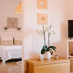 One Bedroom Apartment In Historic Center Of Cascais, Walking Distance To The Beach