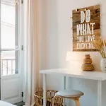 One Bedroom Apartment In Historic Center Of Cascais, Walking Distance To The Beach * Кашкайш
