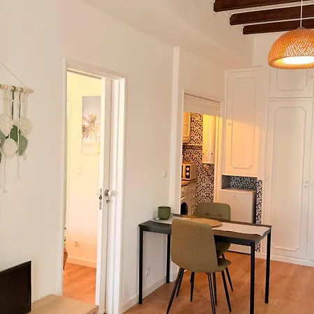 One Bedroom In Historic Center Of Cascais, Walking Distance To The *