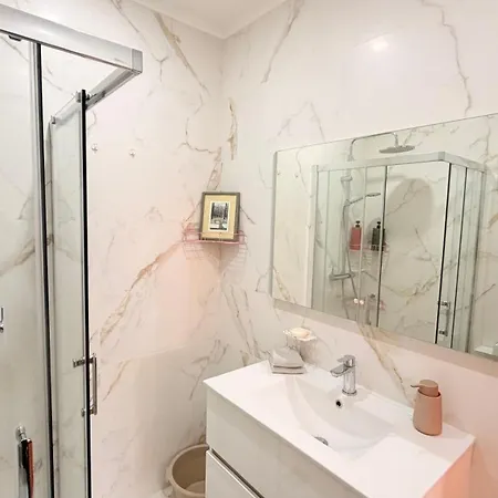 One Bedroom In Historic Center Of Cascais, Walking Distance To The Cascais