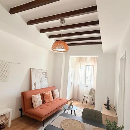 One Bedroom In Historic Center Of Cascais, Walking Distance To The *